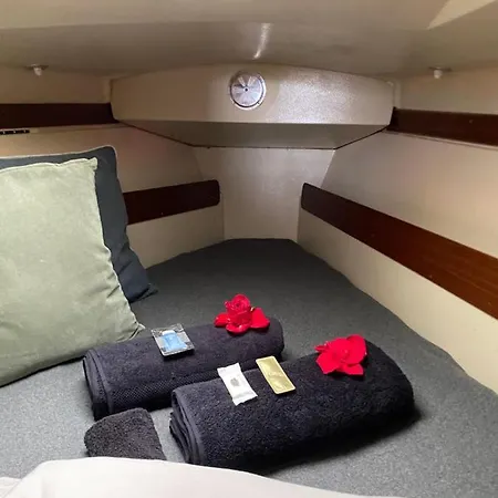 Boat View Hotel en barco Barcelona